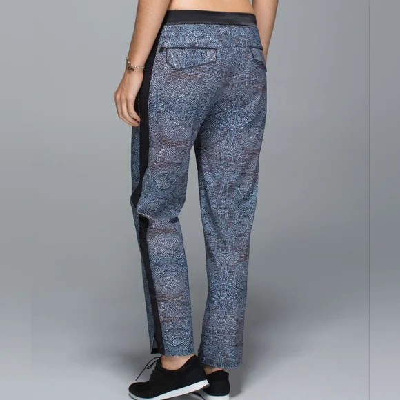 Lululemon Rise & Shine Trouser in Bead Envy Silver Spoon Multi / Black - Picture 4 of 13